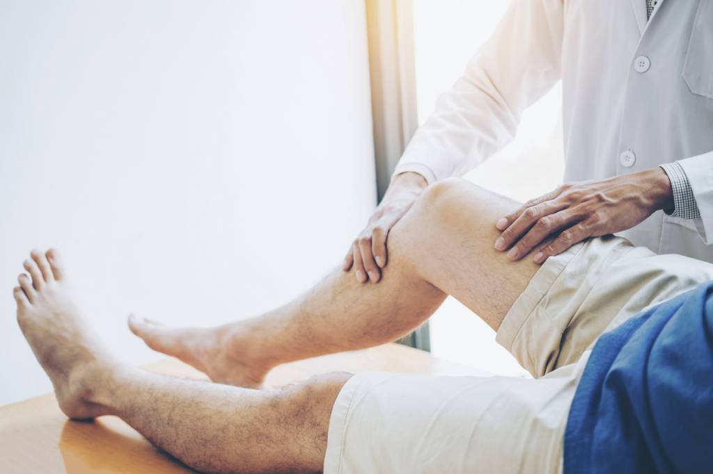rupture ligaments croisés ostéopathe ostéopathie santé médical symptômes genou soins soigner rééducation